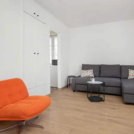 Bright Wladyslawa Iv In Centre By Renters * グディニャ