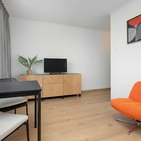 Bright Wladyslawa Iv In Centre By Renters غدينيا