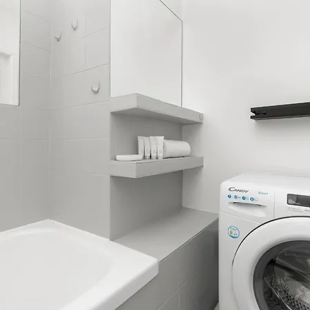 Bright Wladyslawa Iv In Centre By Renters غدينيا