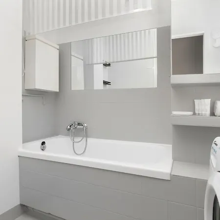 Bright Wladyslawa Iv In Centre By Renters