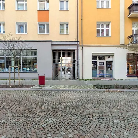 Bright Wladyslawa Iv In Centre By Renters *